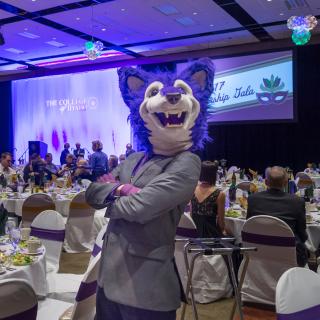 Coyote mascot at a dinner
