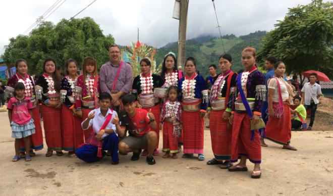 A group of Dara'ang students pose with Dr. Robert Dayley.