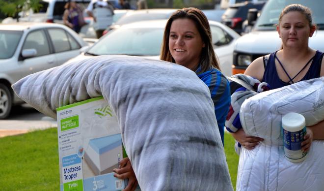 Freshman students move into their dorms at The College of idaho.