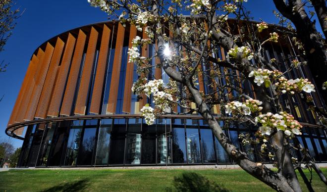 Portrait of the Cruzen-Murray Library during Summer 2018.