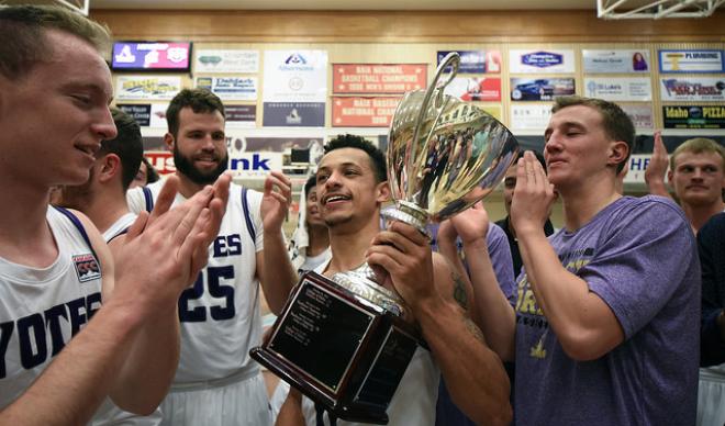 The Yotes celebrate their 2018 Mayors' Cup victory.