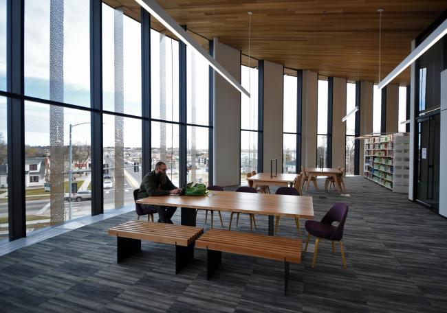 Inside Cruzen Murray Library